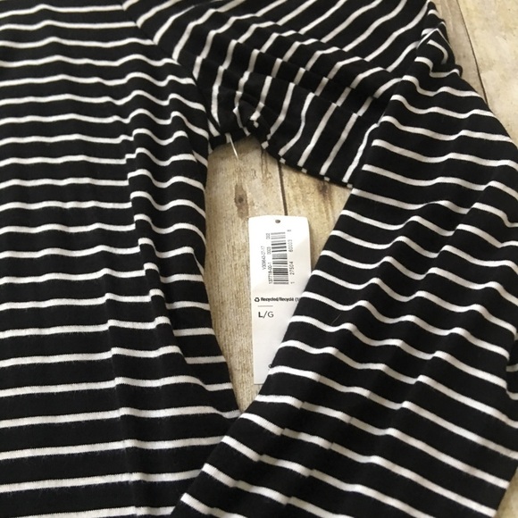 Old Navy Cold Shoulder Top - Picture 3 of 4